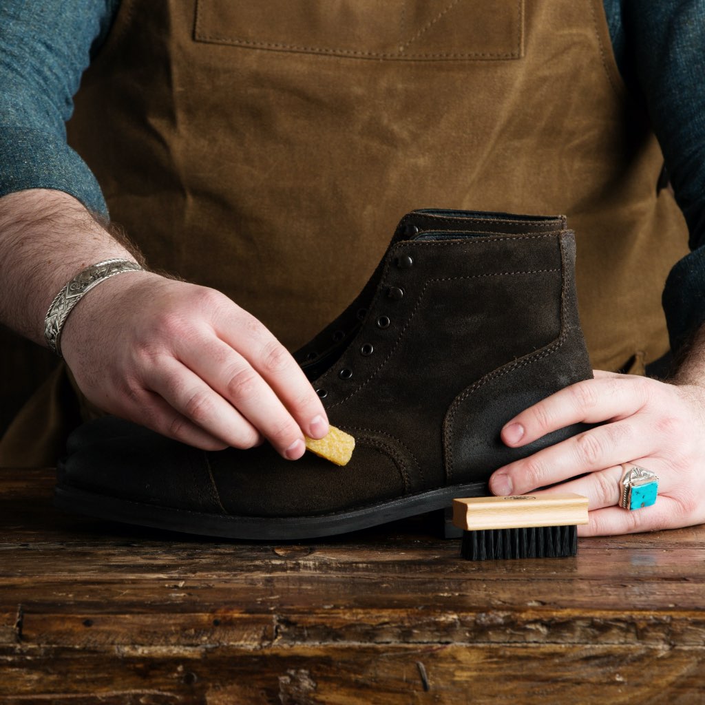 Cobbler's Choice Suede Brush & Eraser - Image 4